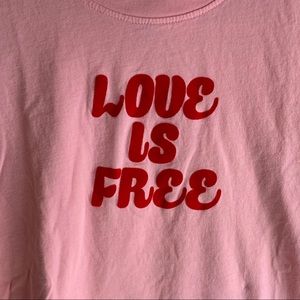 LOVE IS FREE t-shirt ❤️